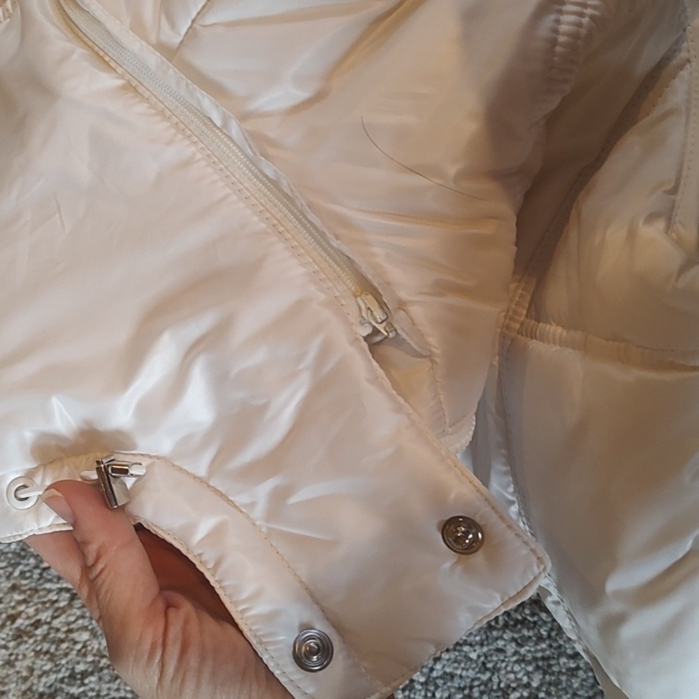 Adidas White Puffer Vest with Hood - Picture 5 of 5